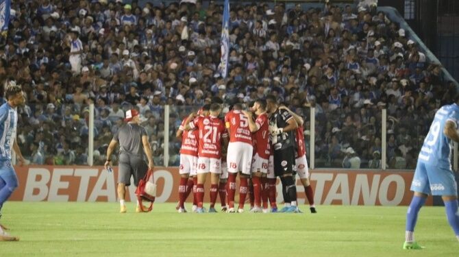 No primeiro confronto da final da Copa Verde, Vila Nova empata com Paysandu fora de casa
