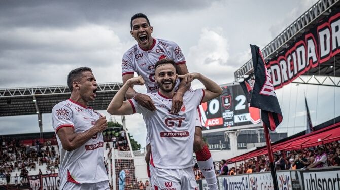 Vila é soberano e supera o Atlético fora de casa com primeiro tempo letal